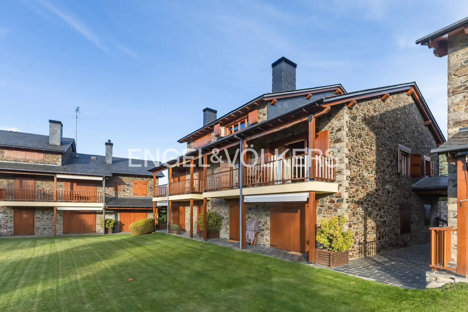 Vista exterior de Dúplex en venta en Fontanals de Cerdanya con Calefacción, Parquet y Terraza