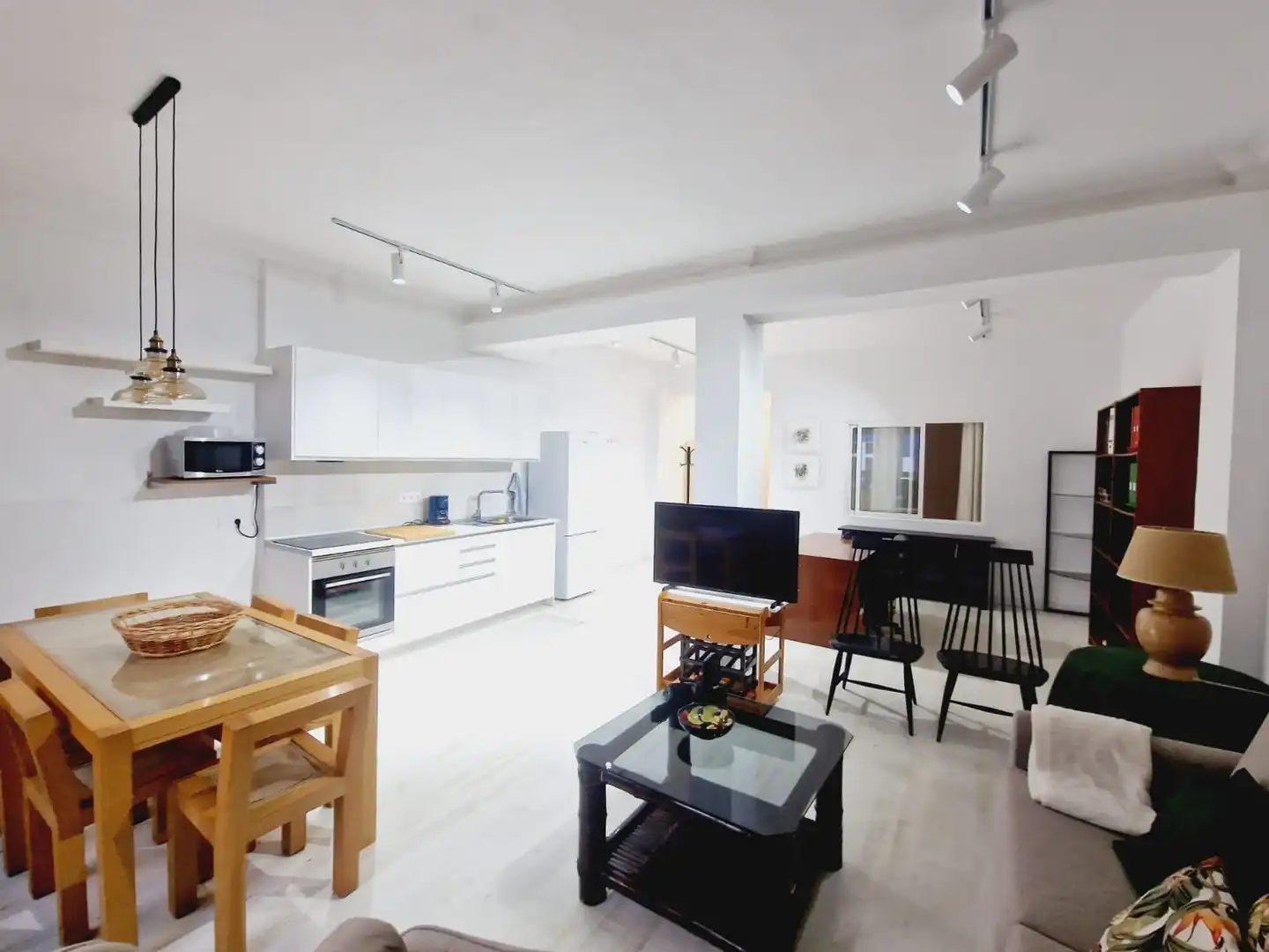 Cuina de Apartament de lloguer en Las Palmas de Gran Canaria amb Moblat