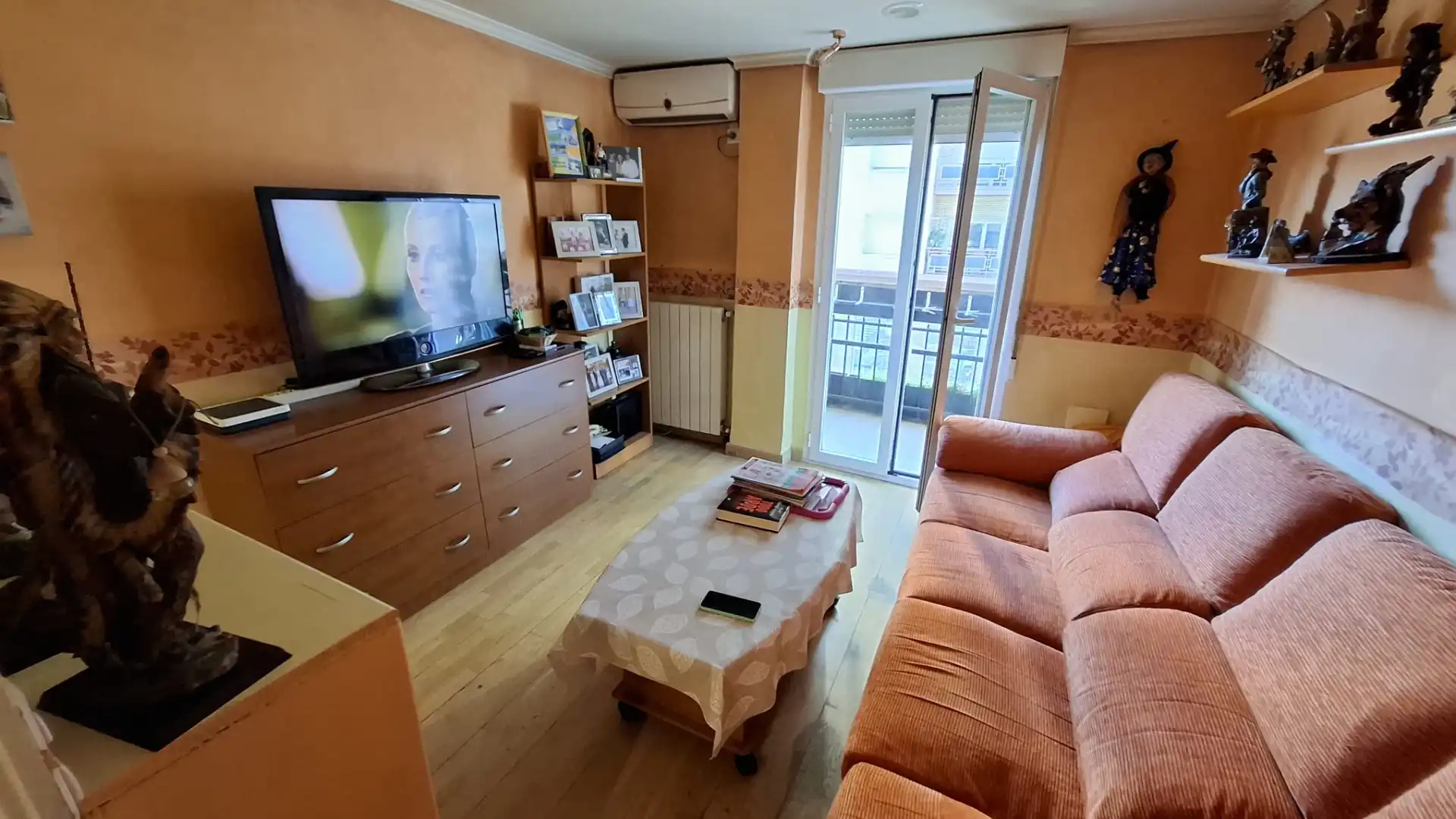 Living room of Flat for sale in  Logroño  with Air Conditioner, Heating and Terrace