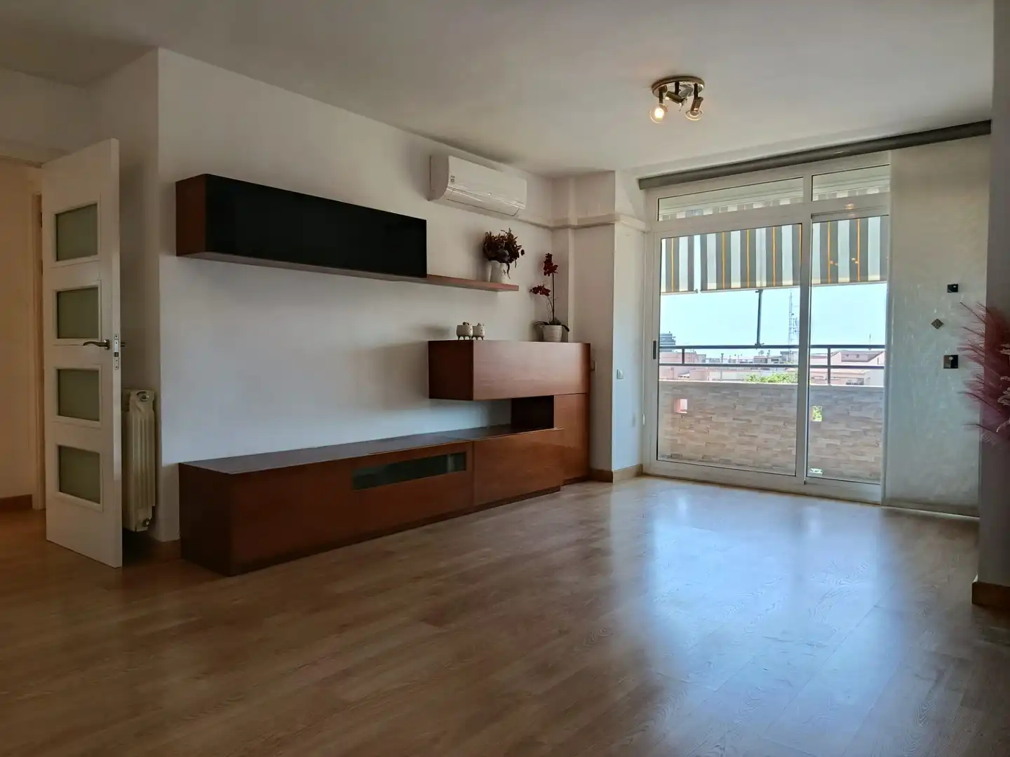 Sala de estar de Piso en venta en Badalona con Aire acondicionado, Calefacción y Parquet