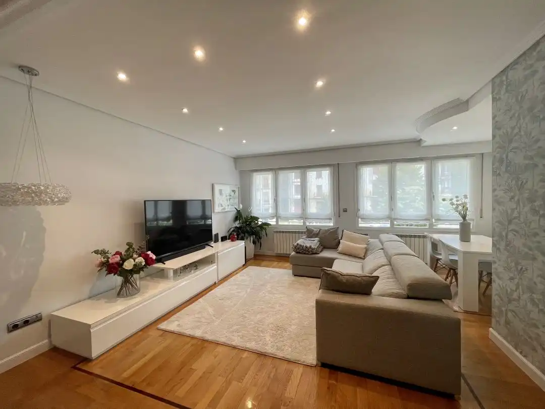 Sala de estar de Piso de alquiler en Donostia - San Sebastián  con Calefacción y Alarma
