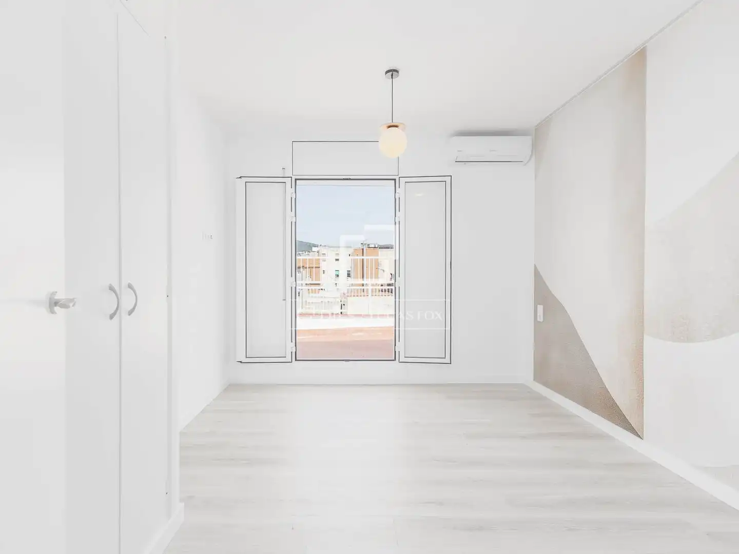 Bedroom of Attic for sale in Barcelona  with Air Conditioner, Terrace and Balcony