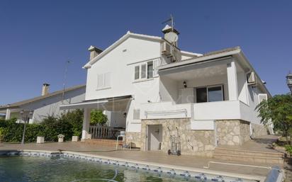 Vista exterior de Casa o xalet en venda en Vallirana amb Aire condicionat, Calefacció i Jardí privat