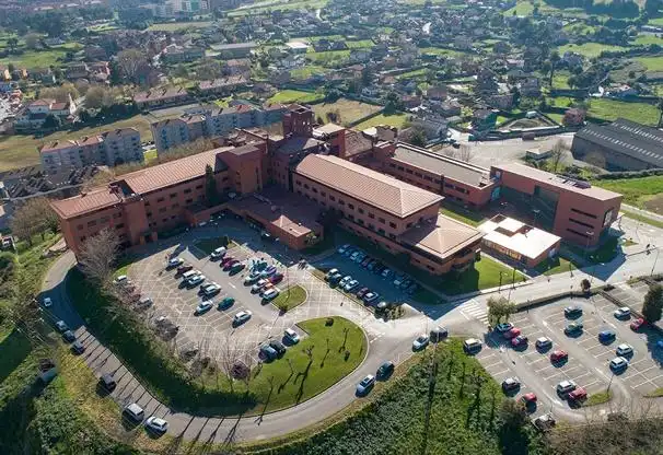 Außenansicht von Haus oder Chalet zum Verkauf in Gijón  mit Privatgarten, Terrasse und Haustechnik