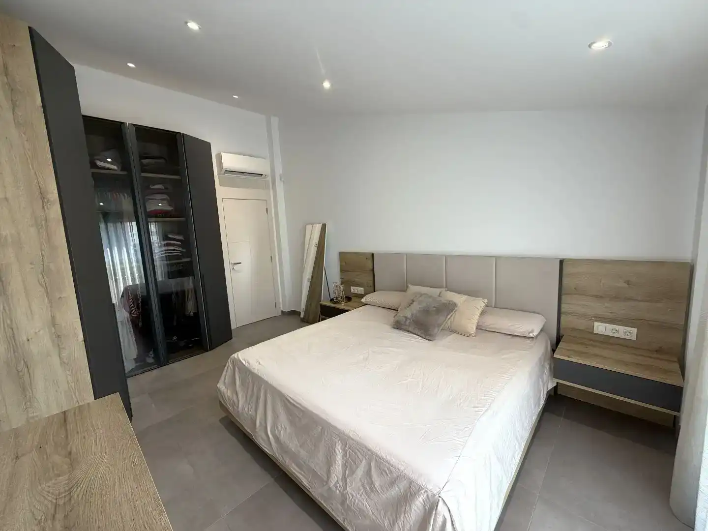 Habitación de Casa adosada en venta en Sabadell con Aire acondicionado, Trastero y Balcón