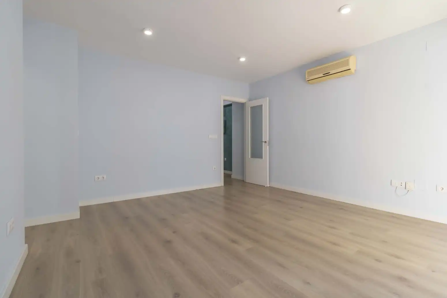 Bedroom of Flat for sale in Sevilla  with Terrace