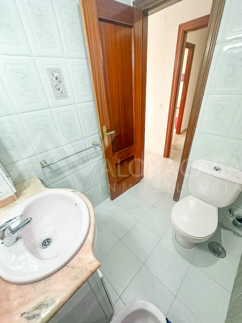 Bathroom of Flat for sale in Málaga  with Air Conditioner, Terrace and Community pool