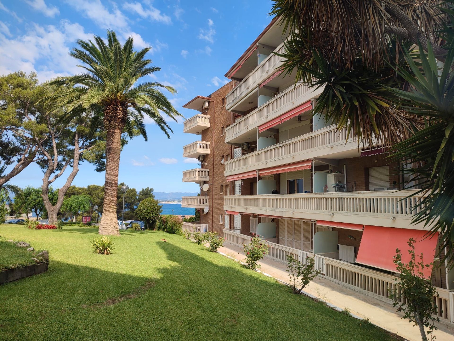 Exterior view of Flat for sale in Salou  with Air Conditioner, Terrace and Community pool