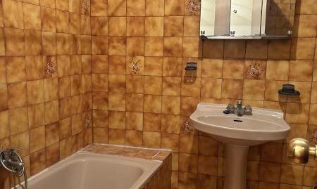 Foto 3 de Planta baja en venta en De España, Villa del Prado, Madrid