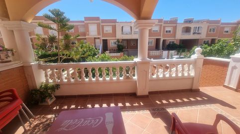 Foto 2 de Casa o xalet en venda a Calle Costa Marfil, 19, Los Molinos - Villa Blanca, Almería Capital