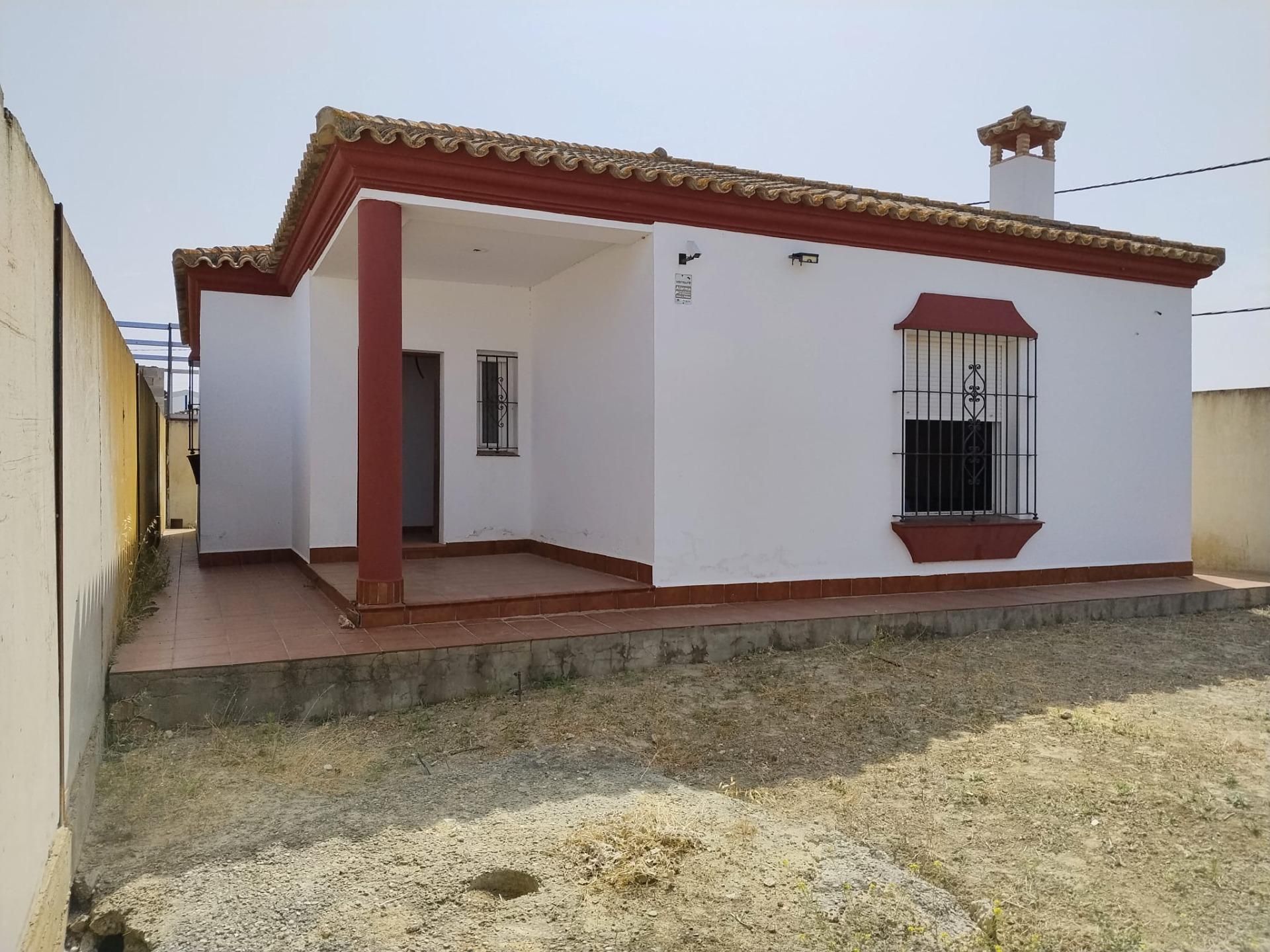 Vista exterior de Casa o xalet en venda en Chiclana de la Frontera amb Calefacció
