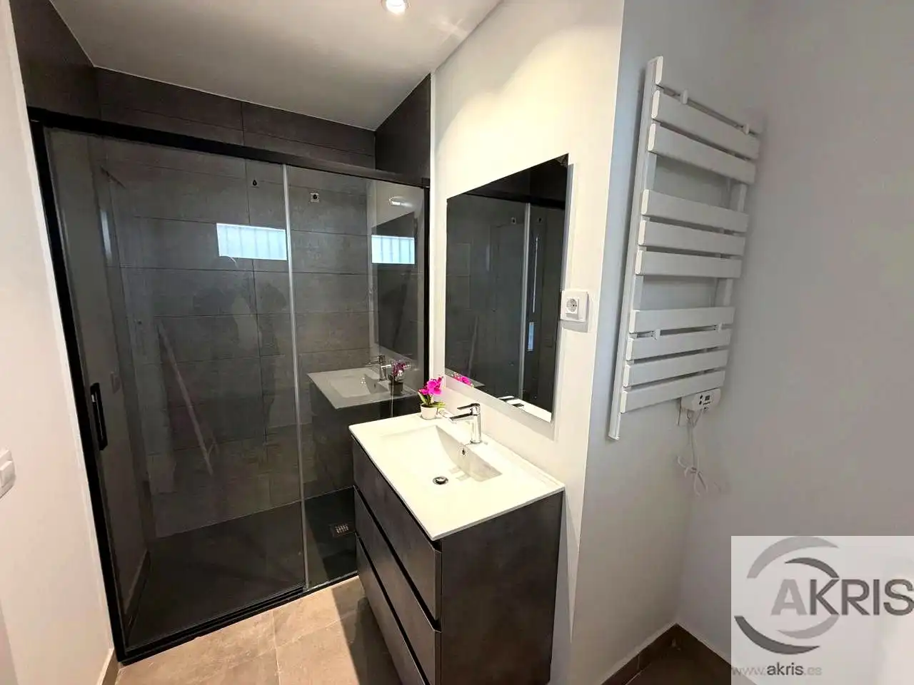 Bathroom of Ground floor for sale in  Madrid Capital  with Air Conditioner