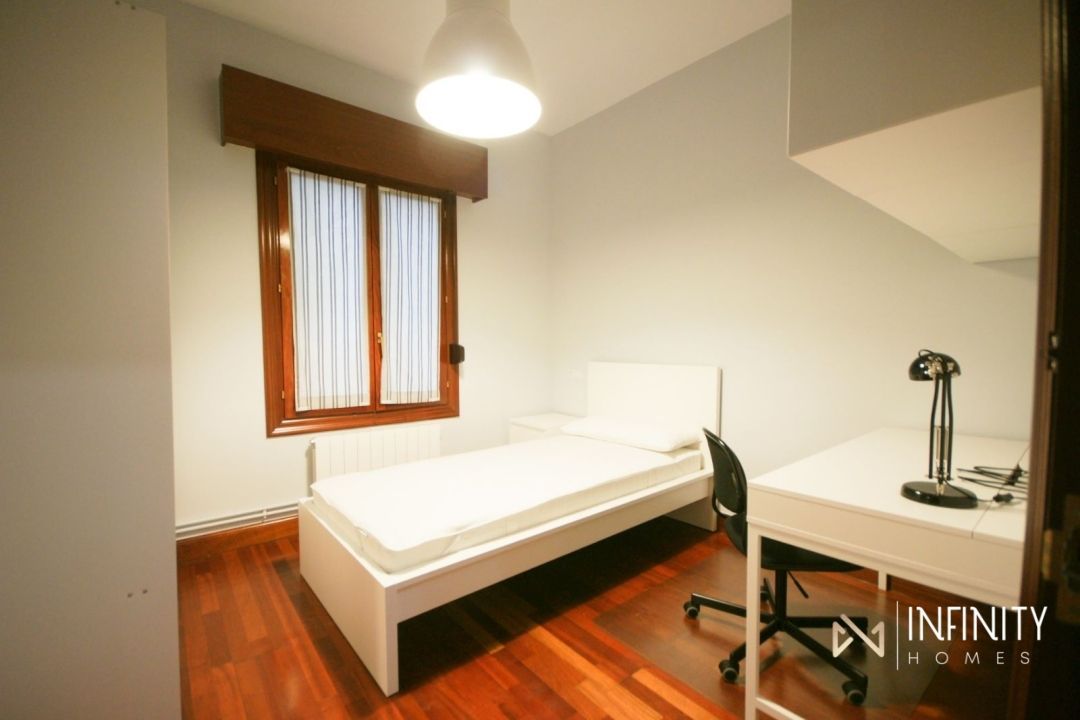 Bedroom of Flat to rent in Bilbao   with Heating and Balcony