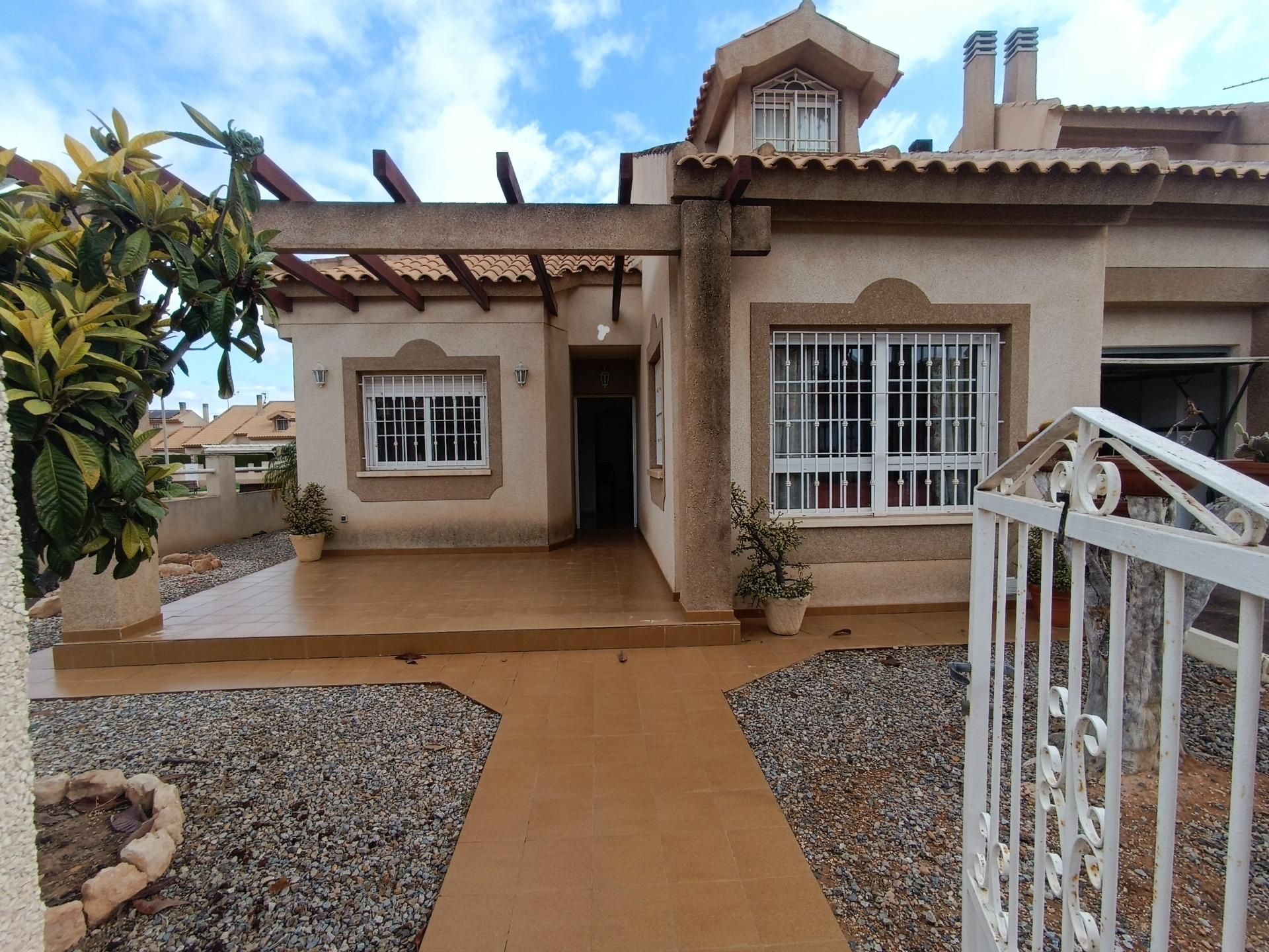 Vista exterior de Casa o xalet en venda en Cartagena amb Aire condicionat, Jardí privat i Balcó