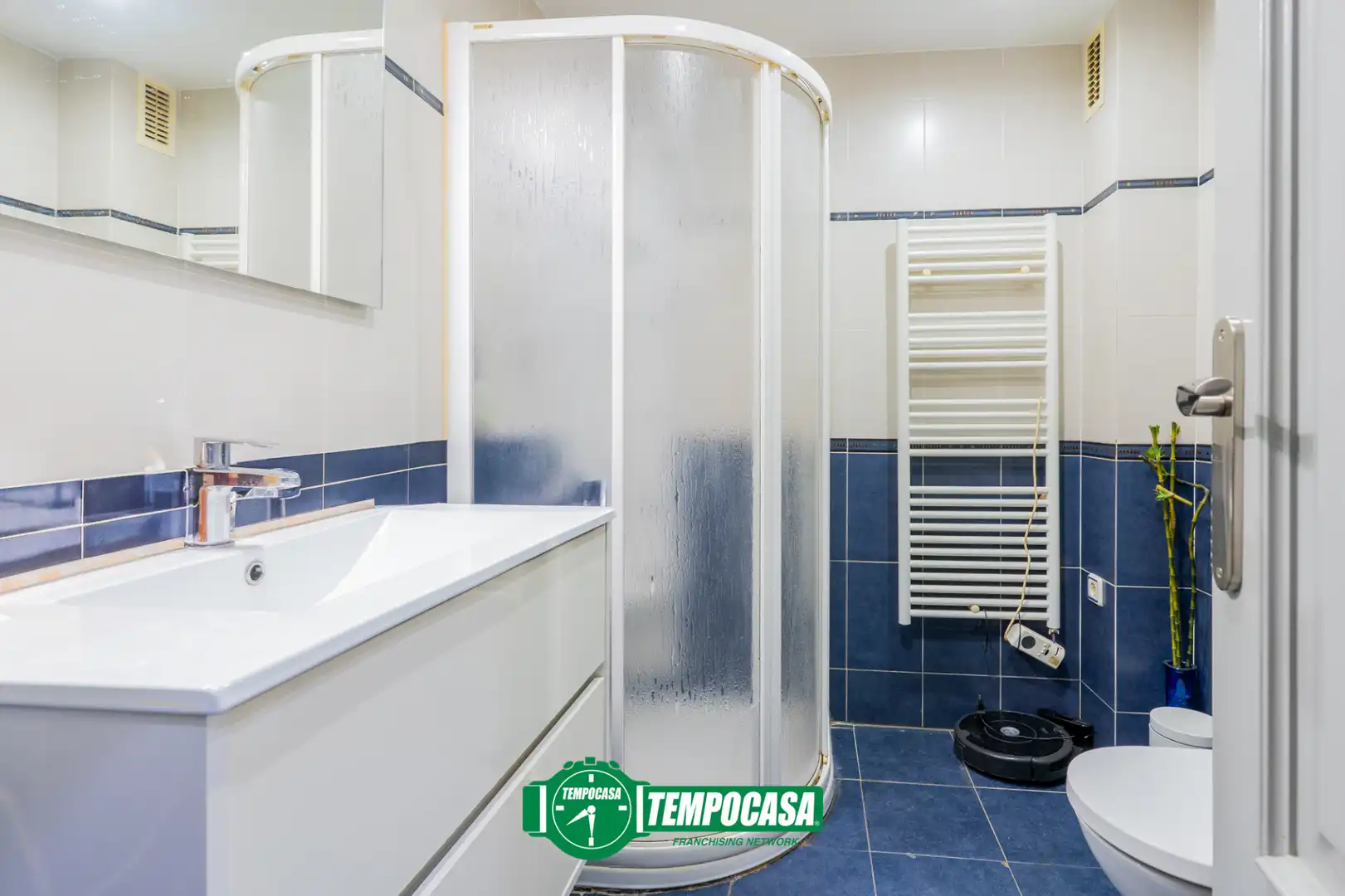 Baño de Piso en venta en Silla con Aire acondicionado, Calefacción y Amueblado