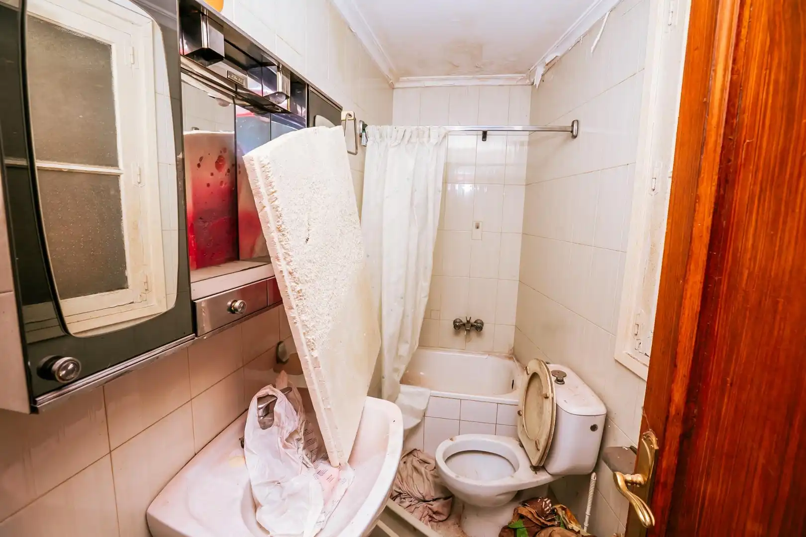 Bany de Casa o xalet en venda en Ayerbe amb Moblat i Balcó