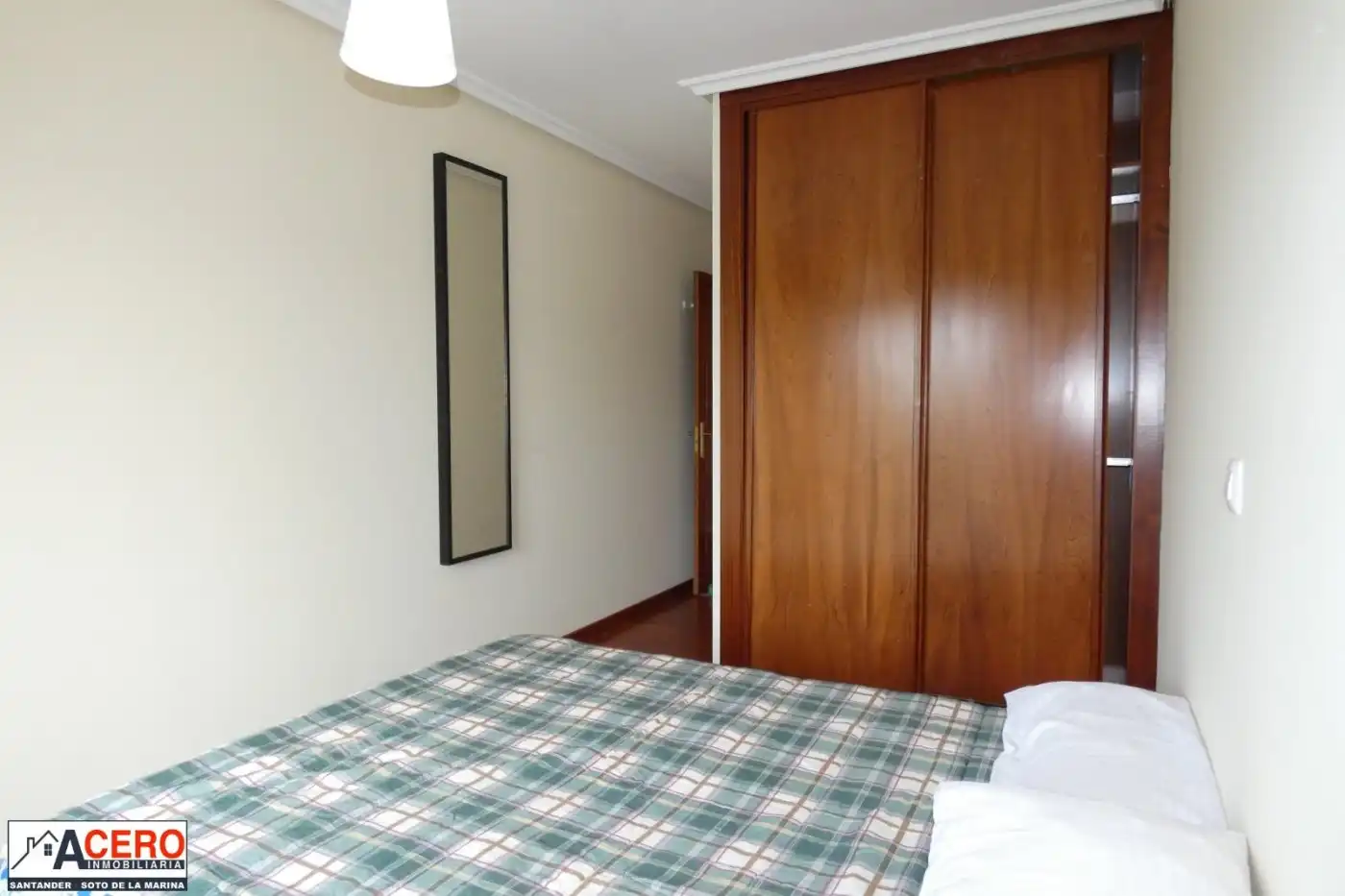 Bedroom of Flat for rent in Santa Cruz de Bezana  with Heating, Parquet flooring and Furnished