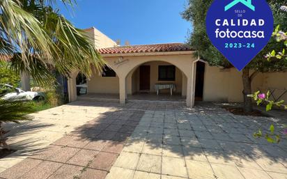 Vista exterior de Casa o xalet en venda en Mont-roig del Camp amb Aire condicionat, Terrassa i Balcó