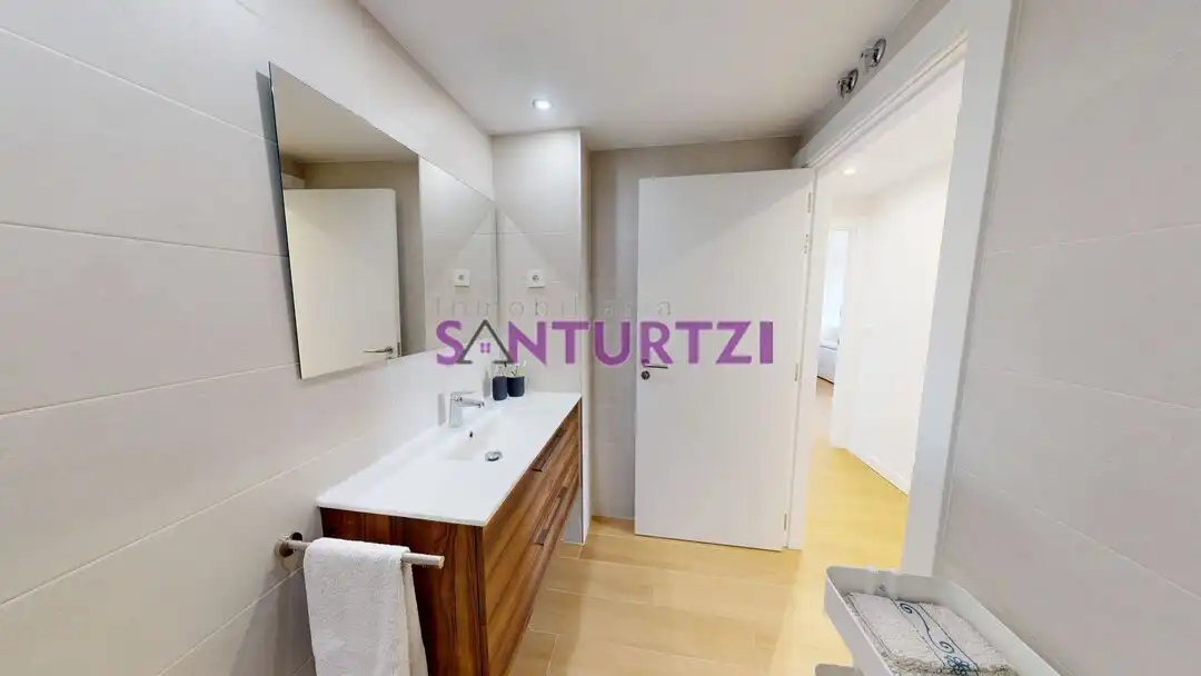 Badezimmer von Wohnung zum Verkauf in Santurtzi  mit Heizung, Terrasse und Möbliert