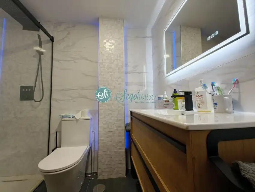 Bathroom of Flat for sale in Segovia  with Air Conditioner, Heating and Terrace
