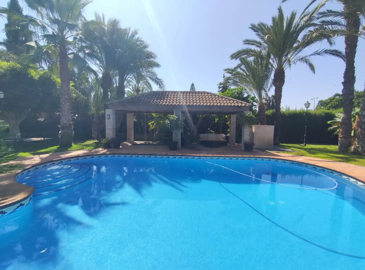 Piscina de Casa o xalet en venda en Elche / Elx amb Aire condicionat, Calefacció i Jardí privat