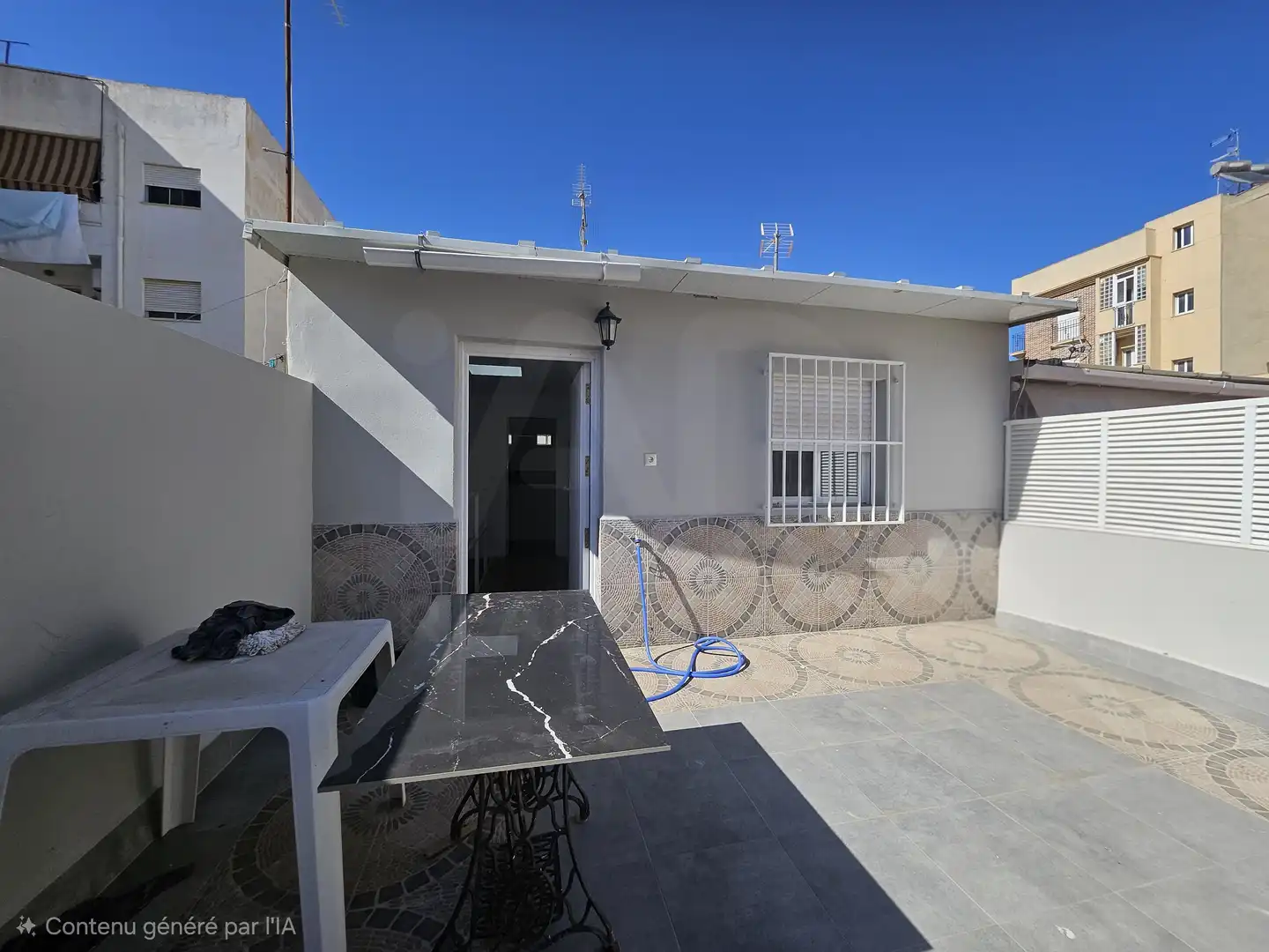 Casa bifamiliare in vendita a Casco Antiguo