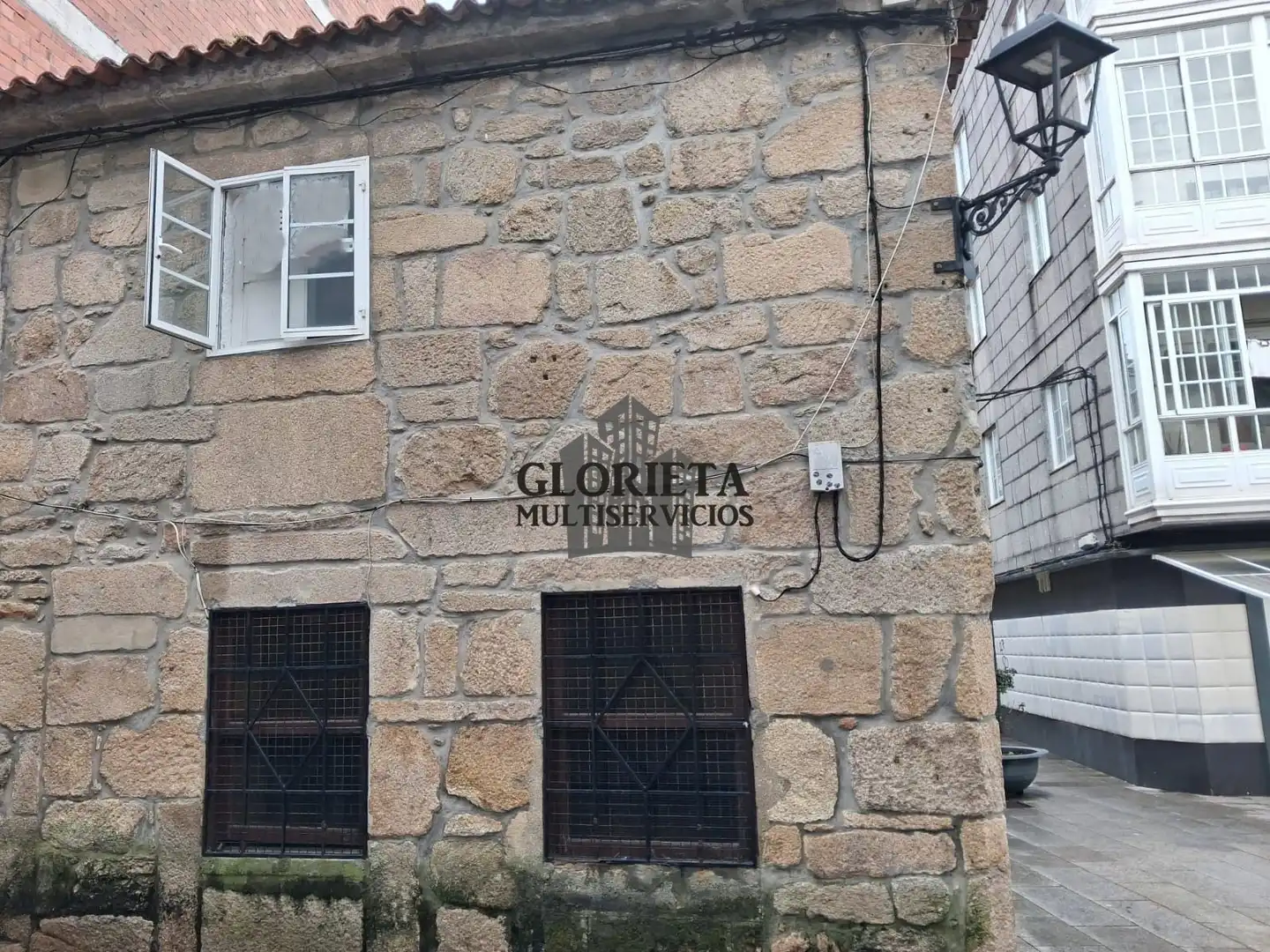 Vista exterior de Casa adosada en venda en Cambados amb Calefacció i Parquet