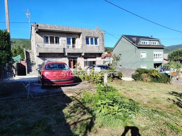 Casa amb jardí en venda a Camiños Chans