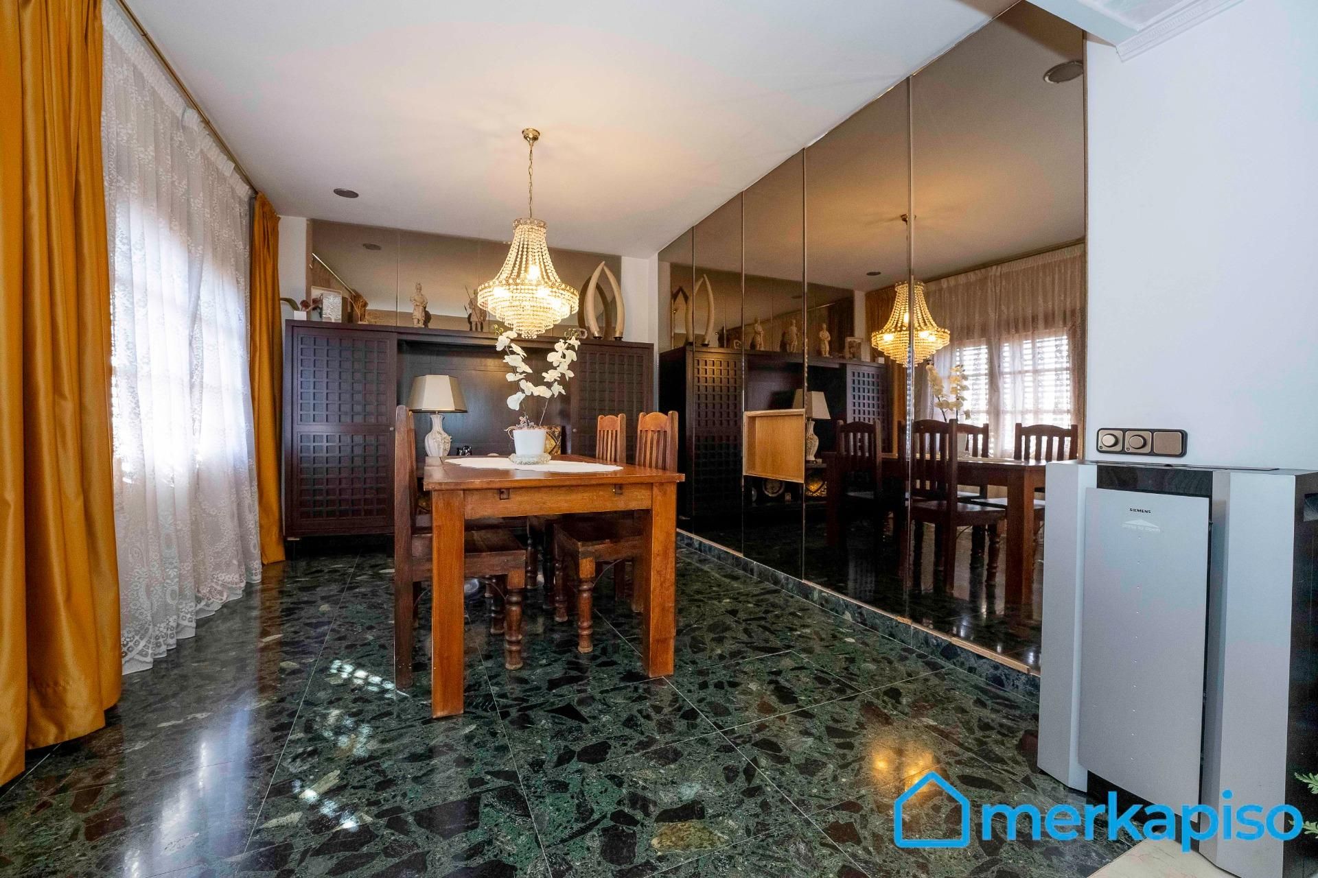 Vista exterior de Casa o chalet en venta en Viladecans con Jardín privado, Trastero y Piscina