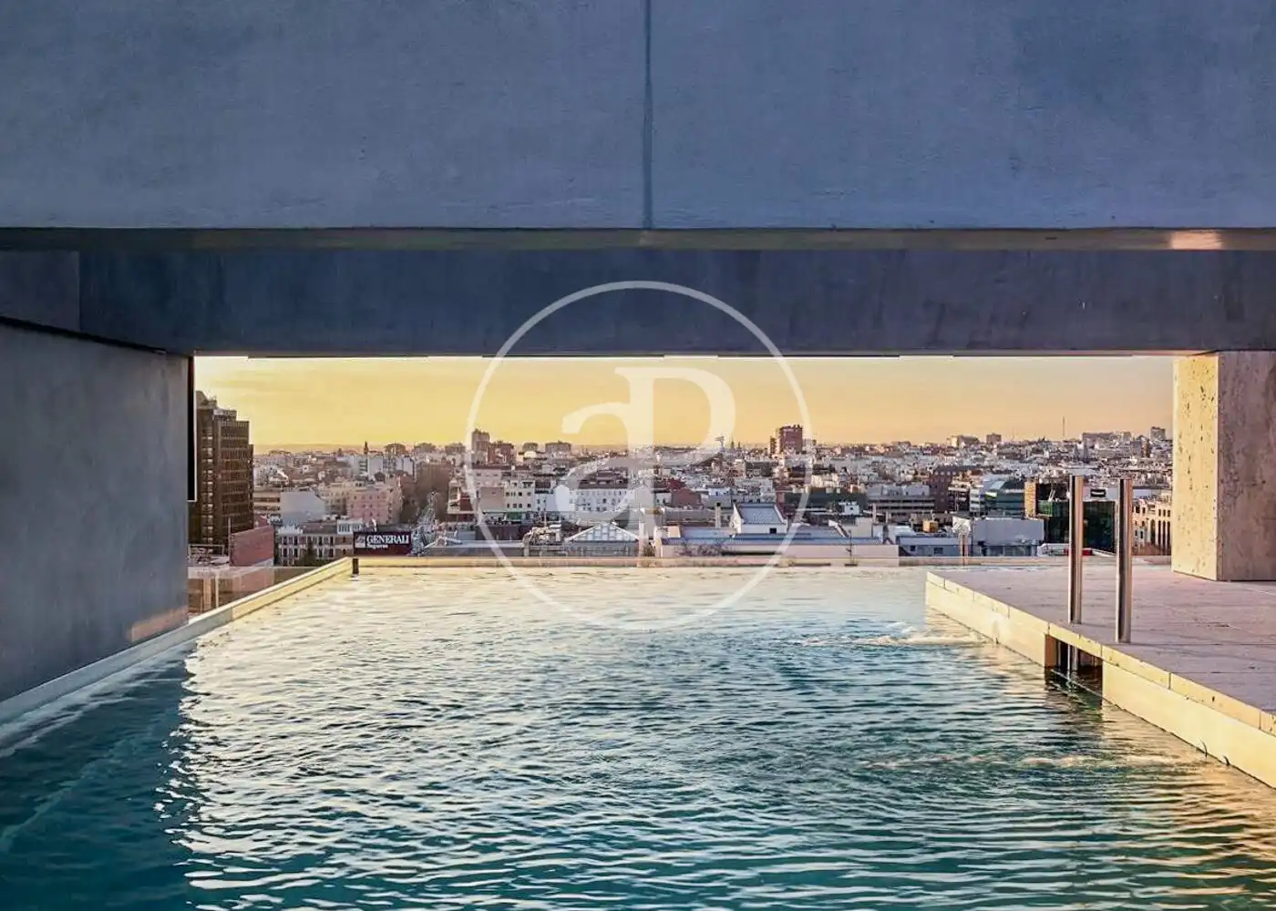 Swimming pool of Flat for rent in Madrid  with Air Conditioner, Heating and Terrace