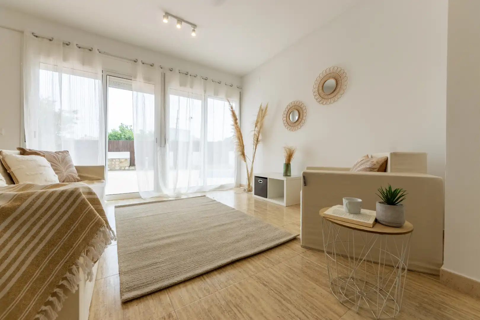 Sala d'estar de Casa adosada en venda en L'Ametlla de Mar  amb Jardí privat, Terrassa i Piscina