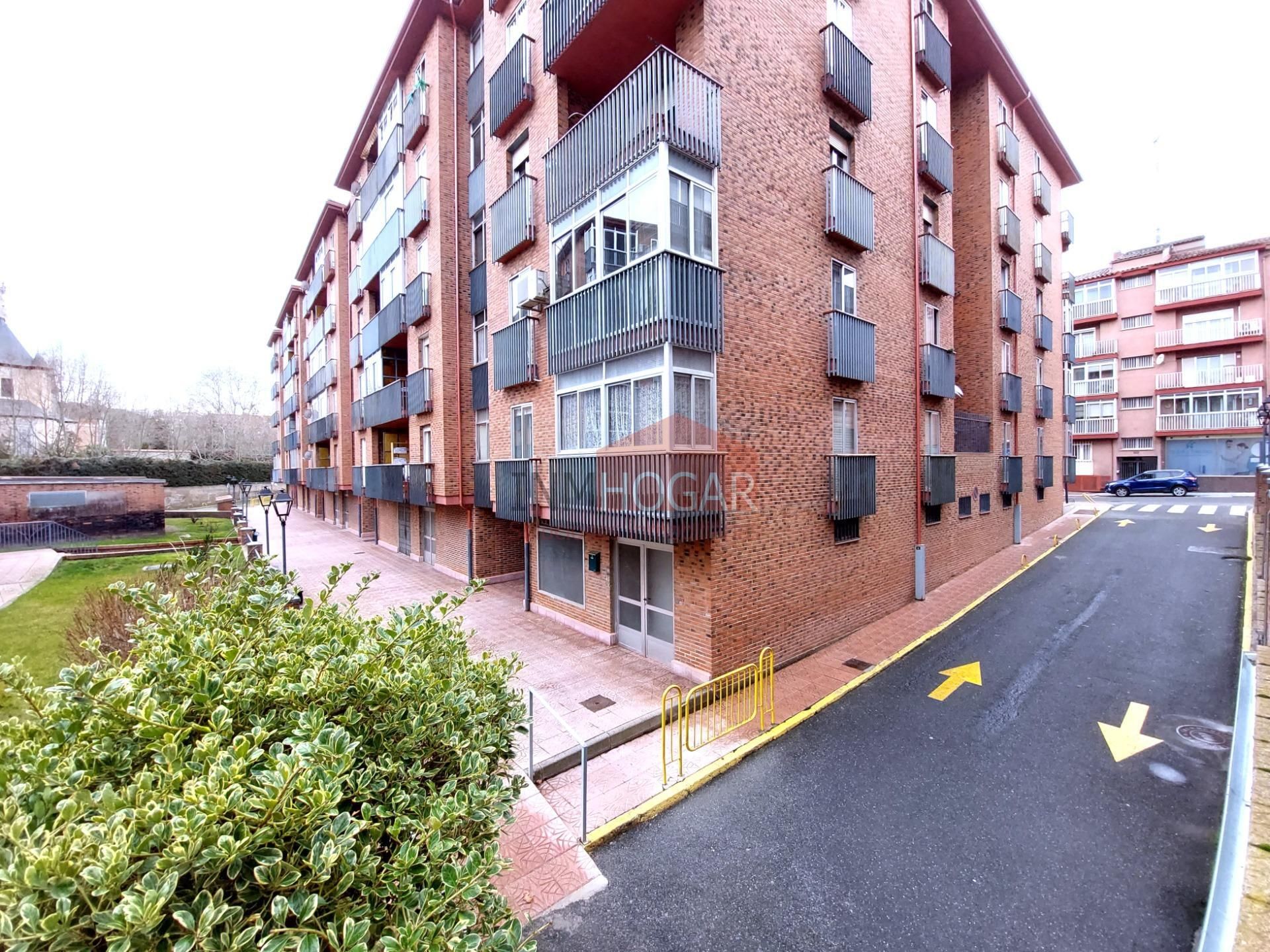 Vista exterior de Pis en venda en Ávila Capital amb Traster