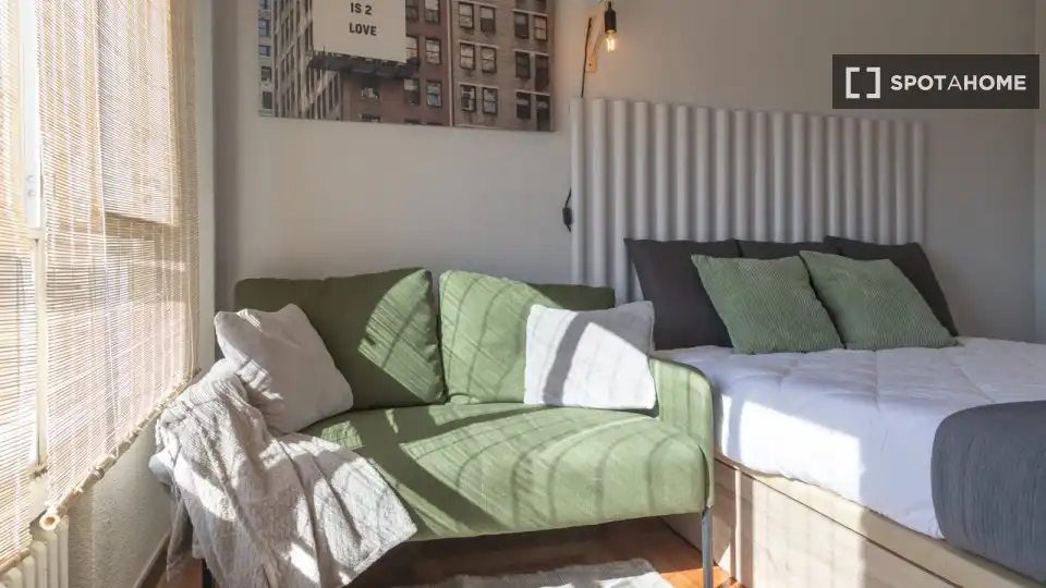 Living room of Flat for rent in Madrid  with Air Conditioner, Heating and Furnished
