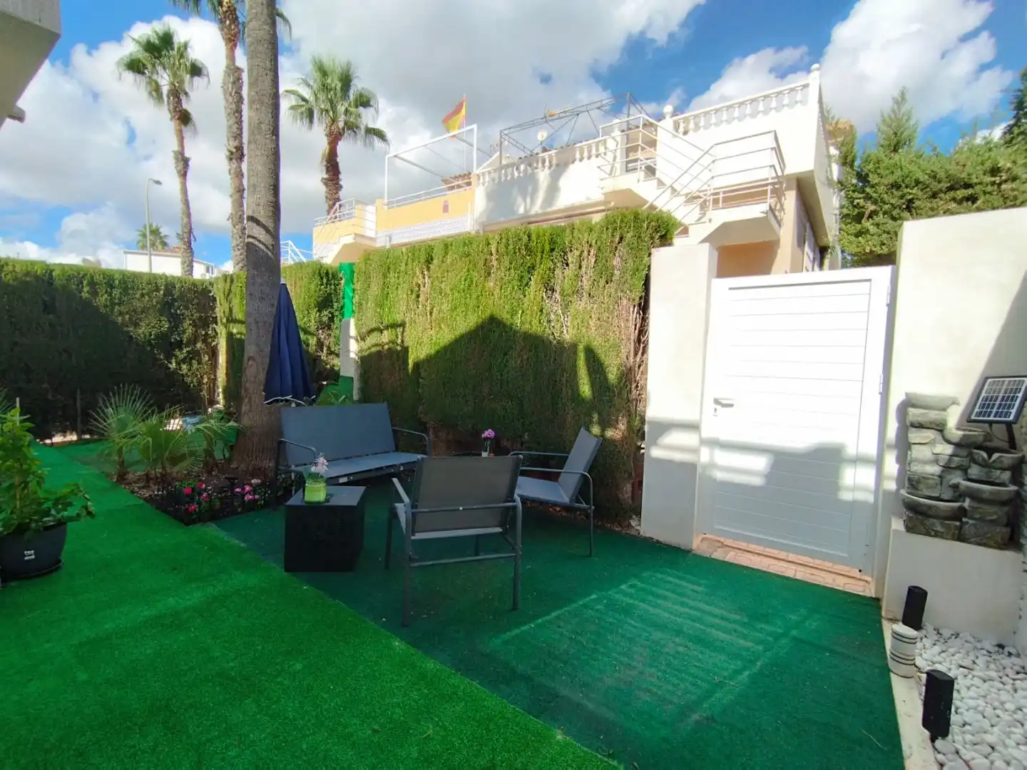 Terrassa de Casa adosada en venda en Torrevieja amb Aire condicionat, Calefacció i Jardí privat