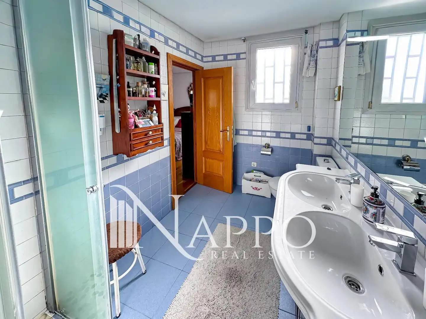 Bathroom of Attic for sale in Madrid  with Air Conditioner, Heating and Parquet flooring