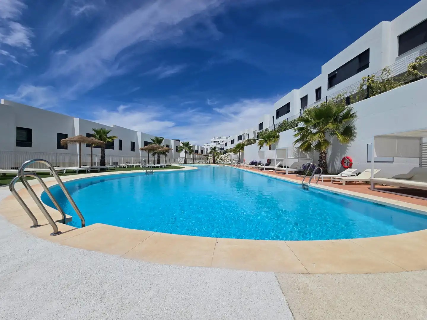 Piscina de Casa adosada en venda en Mijas amb Aire condicionat, Jardí privat i Terrassa