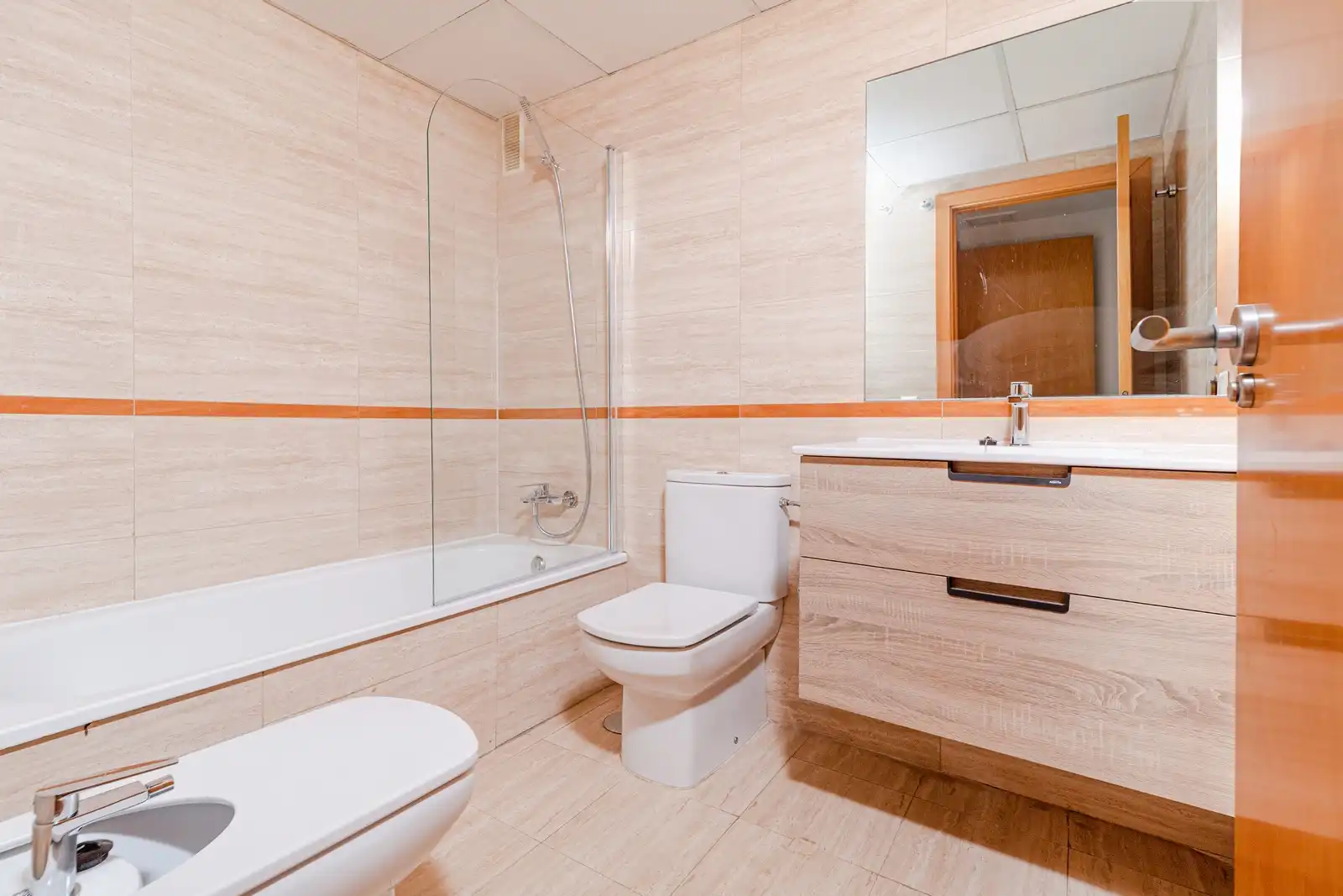 Baño de Piso en venta en Alicante / Alacant con Aire acondicionado, Terraza y Trastero