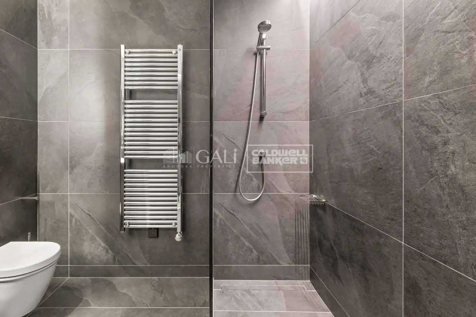 Badezimmer von Wohnung zum Verkauf in Andorra la Vella mit Klimaanlage, Heizung und Terrasse