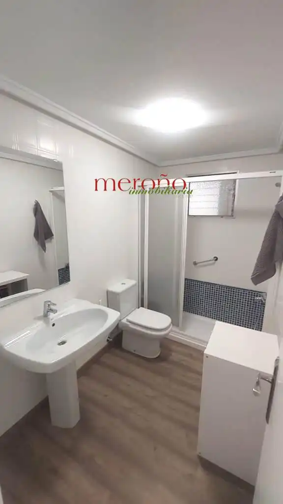 Baño de Piso para compartir en Elche / Elx con Amueblado