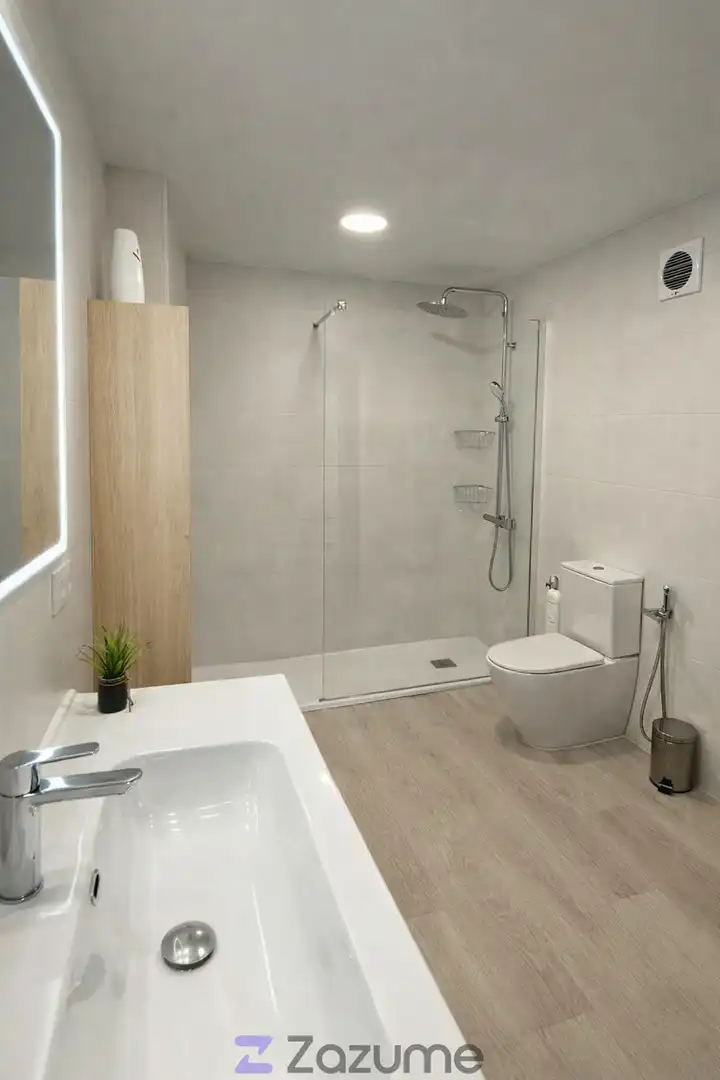 Badezimmer von Wohnung zur Miete in Constantí mit Klimaanlage, Parkett und Möbliert