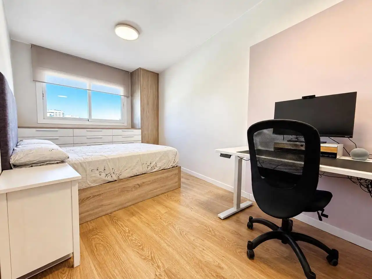 Schlafzimmer von Wohnung zum Verkauf in Badalona mit Klimaanlage, Heizung und Terrasse