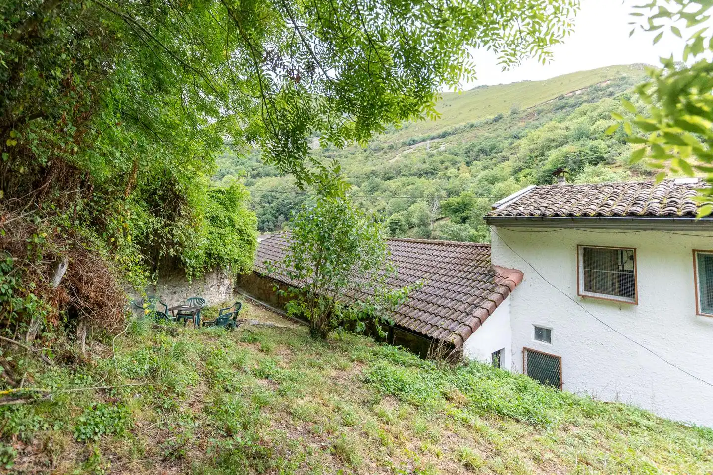 Vista exterior de Casa adosada en venta en Somiedo con Calefacción, Jardín privado y Terraza