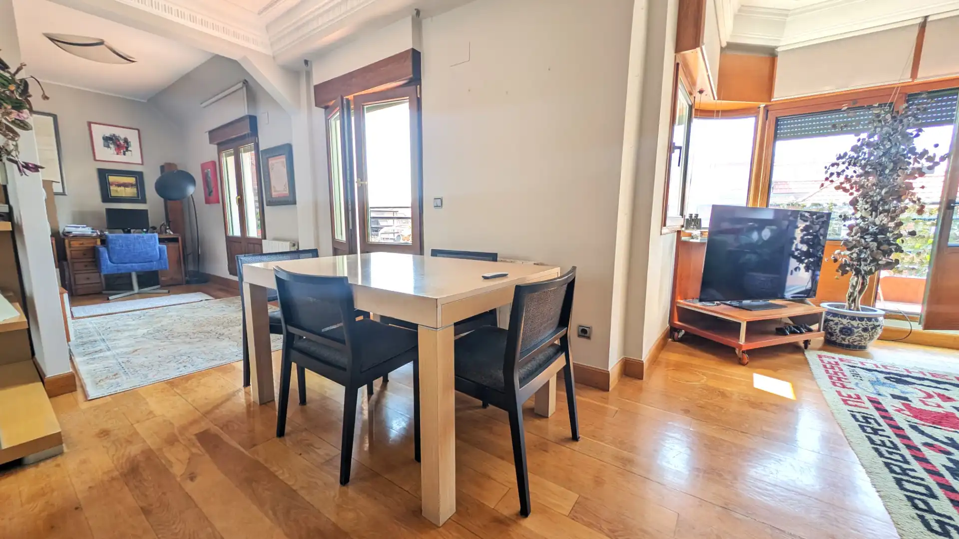 Comedor de Ático en venta en Bilbao  con Calefacción, Terraza y Amueblado