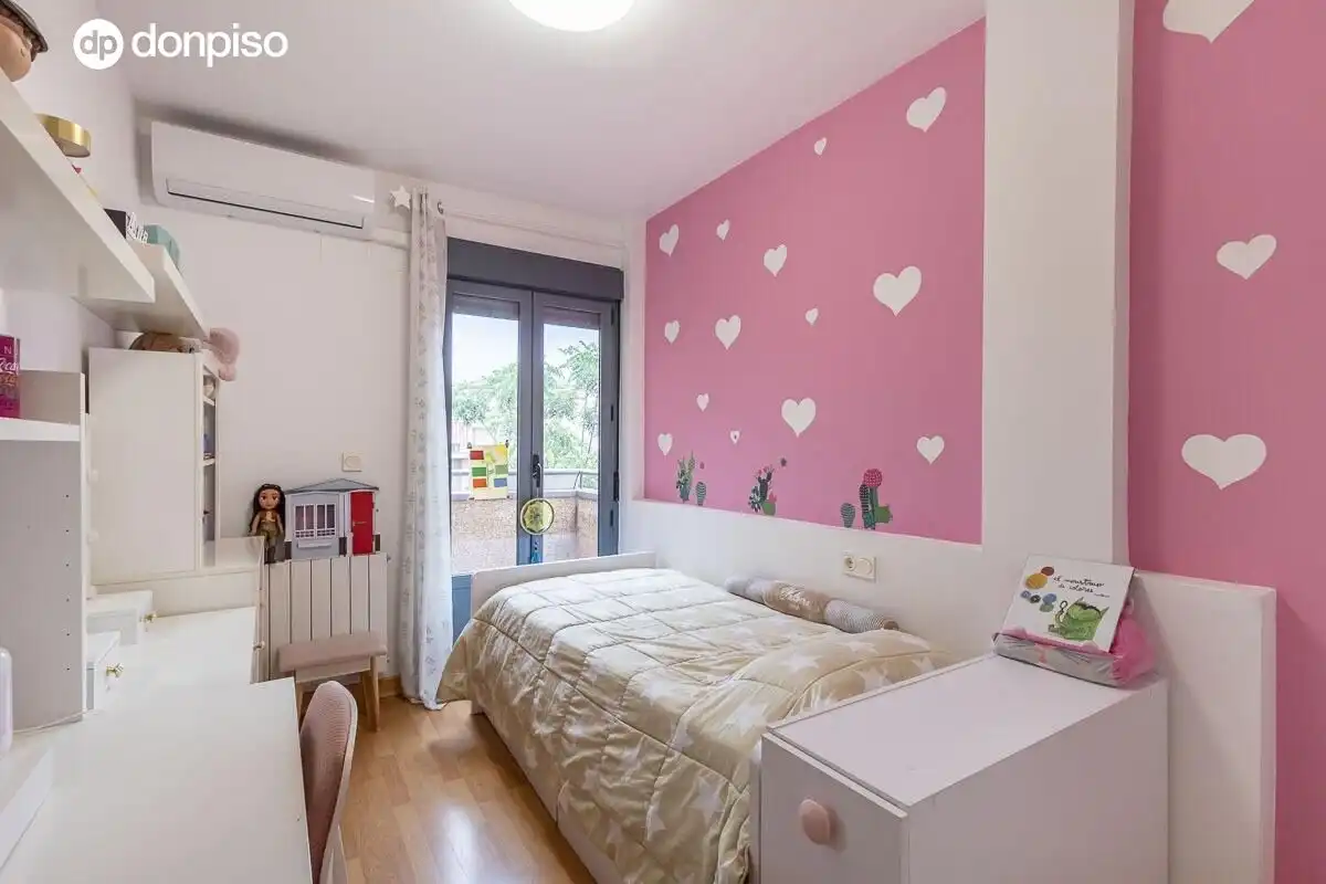 Habitación de Casa adosada en venta en Armilla con Calefacción, Terraza y Amueblado