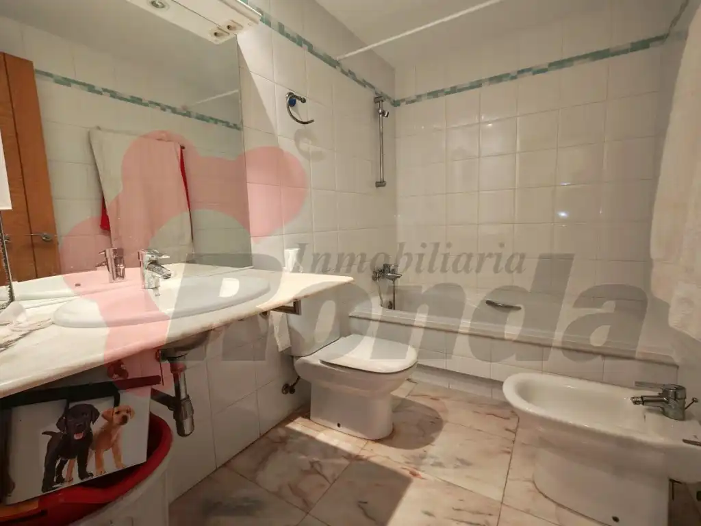 Bany de Apartament de lloguer en Lugo amb Moblat