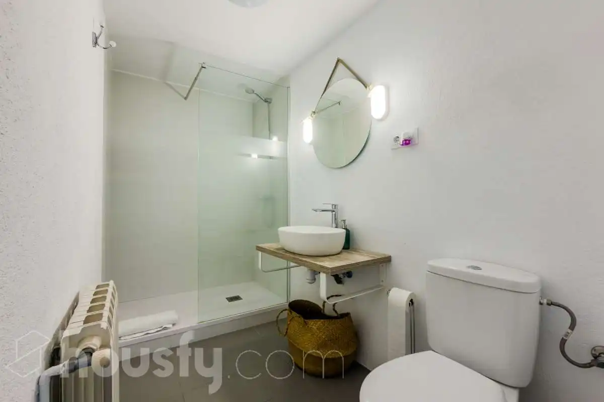 Baño de Finca rústica en venta en Montgat con Calefacción, Jardín privado y Terraza