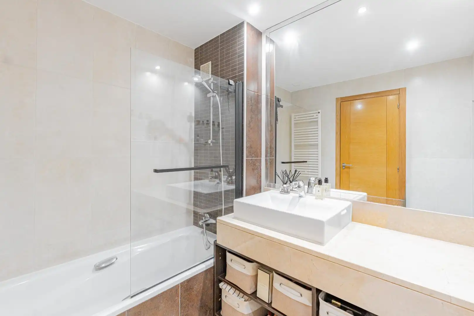 Badezimmer von Erdgeschoss zum Verkauf in  Palma de Mallorca mit Klimaanlage, Heizung und Privatgarten