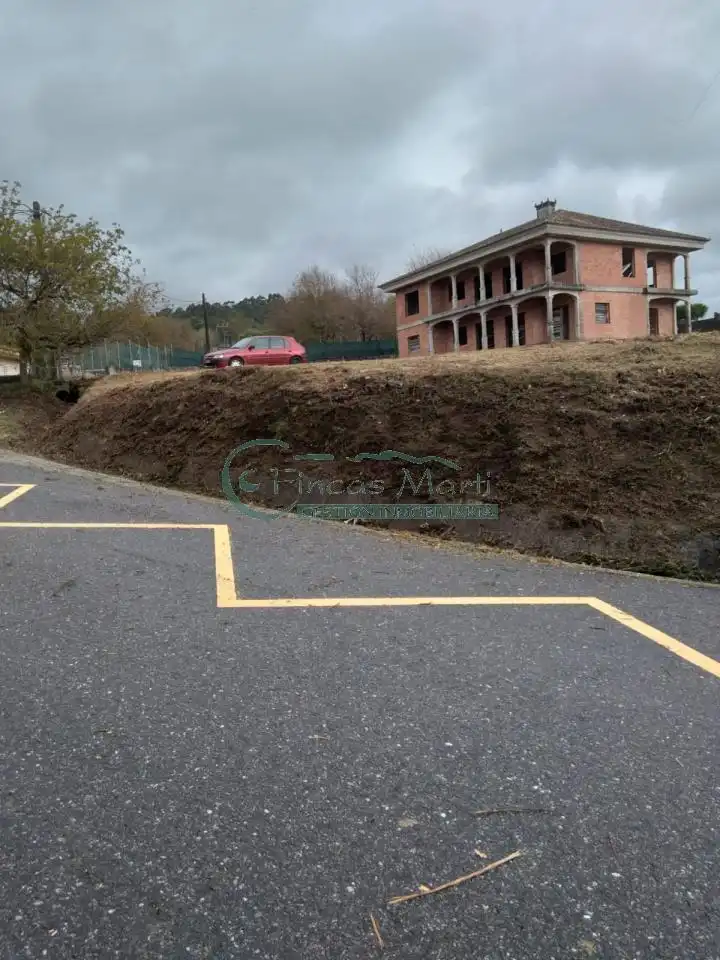 Aparcament de Casa o xalet en venda en Redondela amb Calefacció, Jardí privat i Terrassa