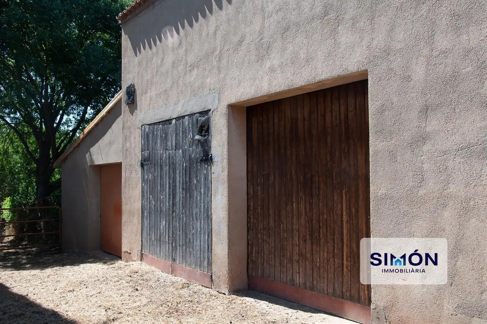 Vista exterior de Finca rústica en venda en Manresa amb Jardí privat, Terrassa i Traster