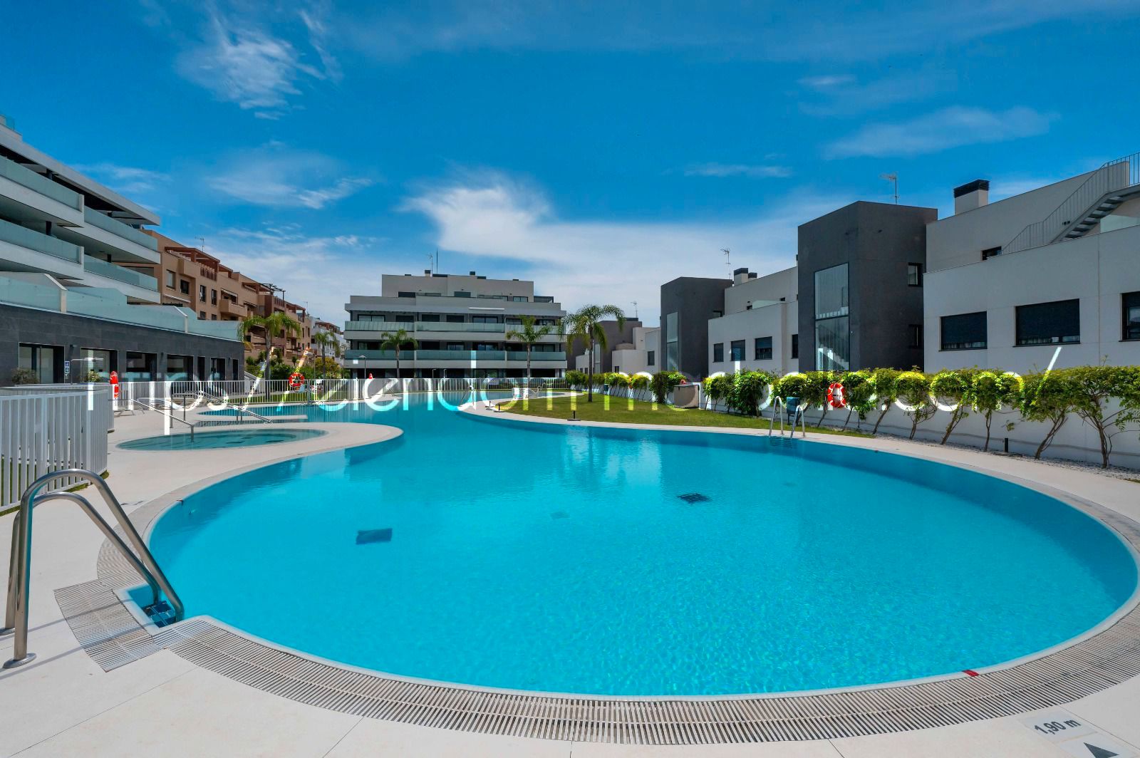 Piscina de Apartament en venda en Mijas amb Aire condicionat, Terrassa i Traster